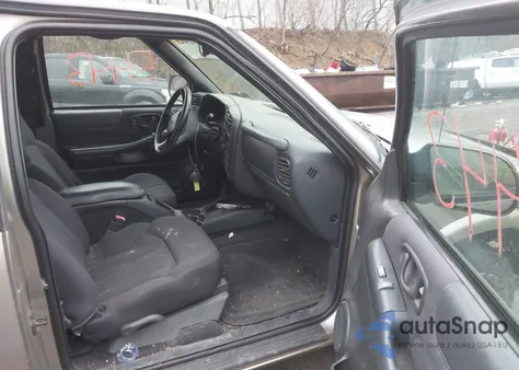 2003 Chevrolet S-10 Ls z USA, uszkodzony, nr VIN 1GCDT19X138276692